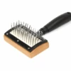 DINGO- Brosse Dans Un Support En Plastique -Animaux Fournitures Magasin fre pl DINGO Brosse dans un support en plastique 26097 1