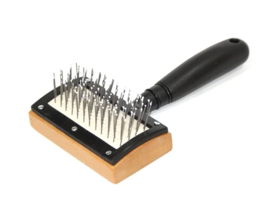 DINGO- Brosse Dans Un Support En Plastique 3 DINGO- Brosse Dans Un Support En Plastique